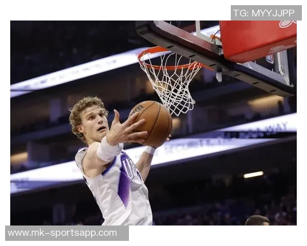 小卡季前赛首次下半场亮相表现平平拿到15分2板2助1帽展现潜力