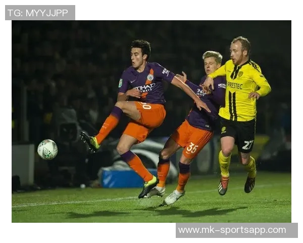 巴萨今日训练吸引众星参与巴尔德埃里克伯纳尔什琴斯尼齐聚一堂