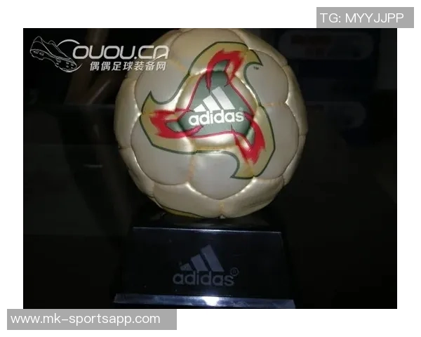 阿迪达斯发布世界杯用球历届冠军球星齐聚助阵