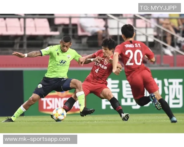 裁判专家解析里奇手球争议认为主裁和VAR的决定完全合理