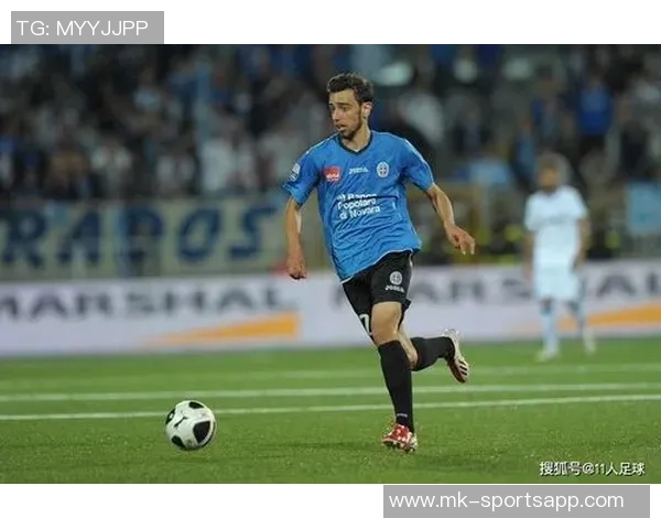 今日趣图:布鲁诺踢中卫真能行吗他的能力让人怀疑 今日趣图:布鲁诺踢中卫真能行吗他的能力让人怀疑