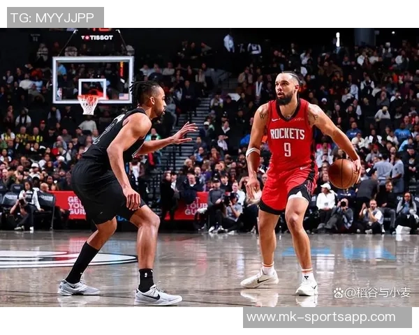 狄龙与火箭球员深情拥抱展现真爱情怀温暖全场