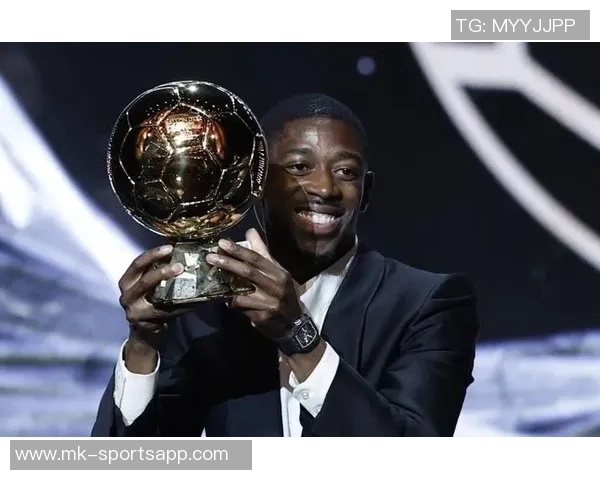 登贝莱荣归故里为家乡埃夫勒捧回金球奖杯引发热烈庆祝 登贝莱荣归故里为家乡埃夫勒捧回金球奖杯引发热烈庆祝